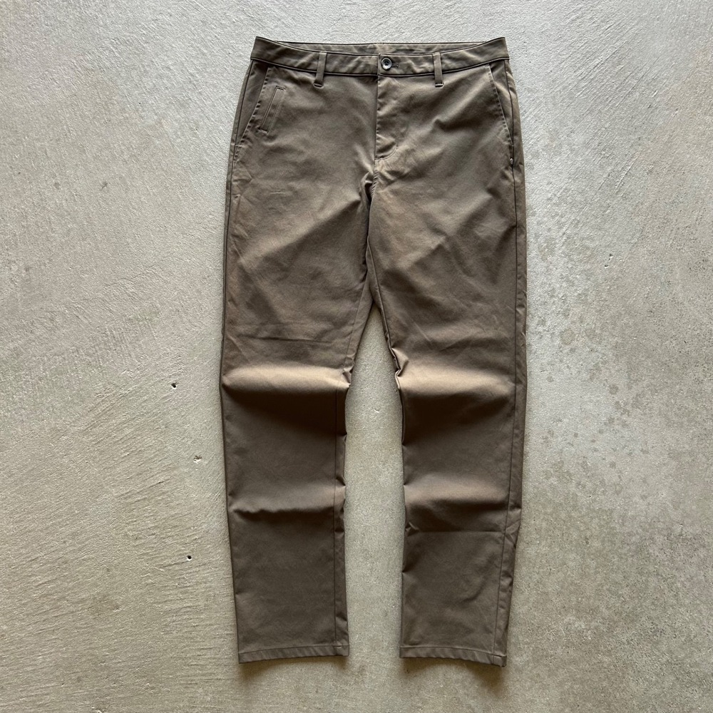 Vuori Cascade Tech Chino Pants Mens 32 Olive Green Tech Stretch Golf Style V427